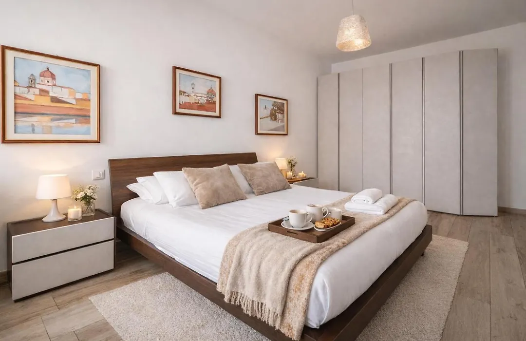 Ponte Vecchio Newly Restyled Flat, Walk Everywhere-1